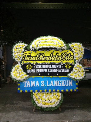 Papan Bunga Duka di Rantau Pulung